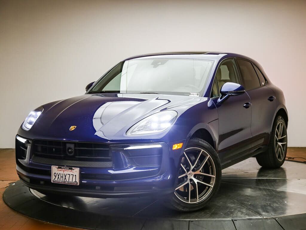 2026 PORSCHE Macan