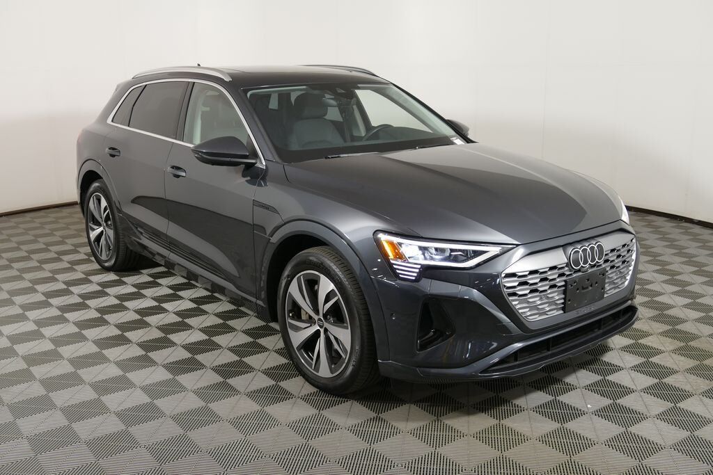 2024 AUDI Q8