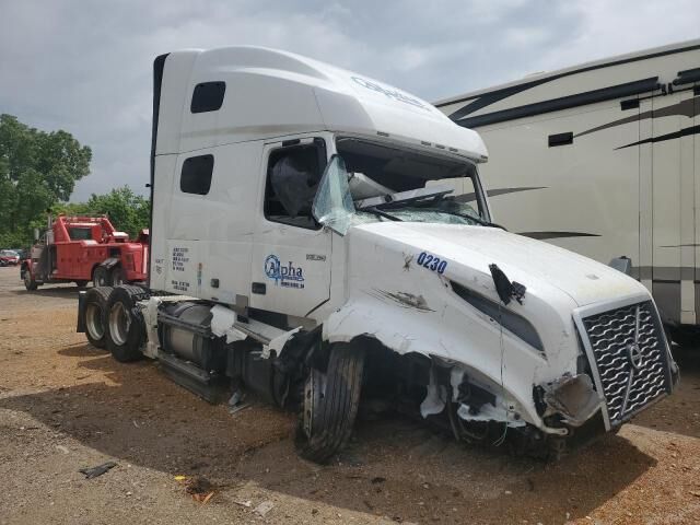 2021 VOLVO TRUCK VNL