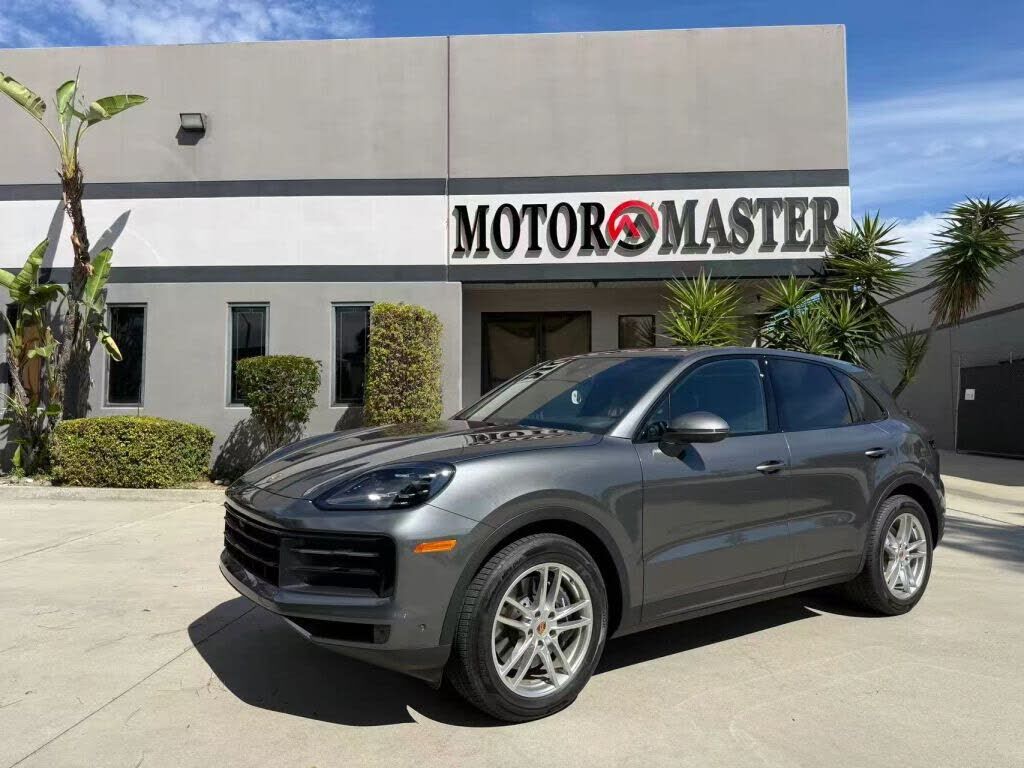 2025 PORSCHE Cayenne