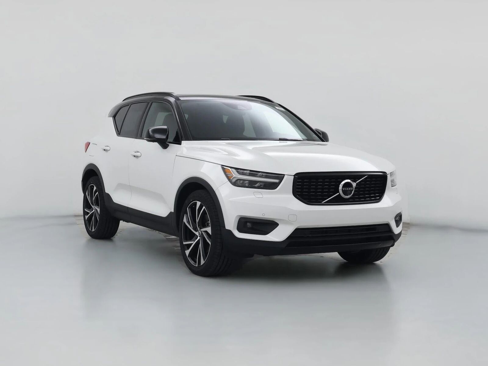 2022 VOLVO XC40