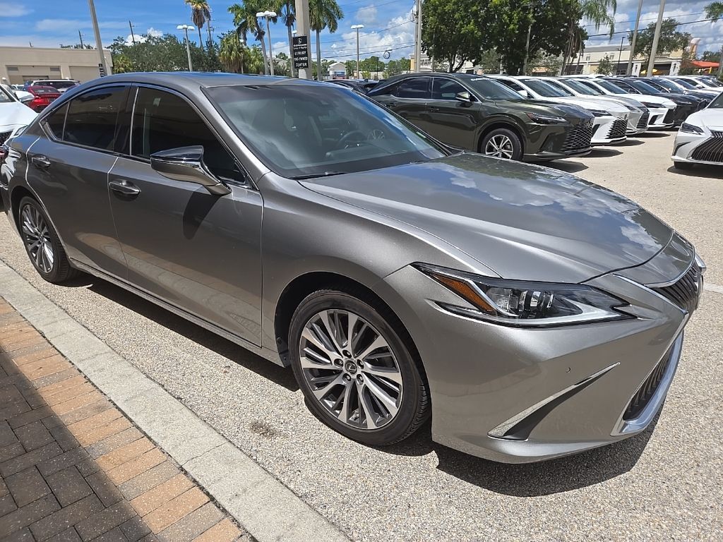 2019 LEXUS ES