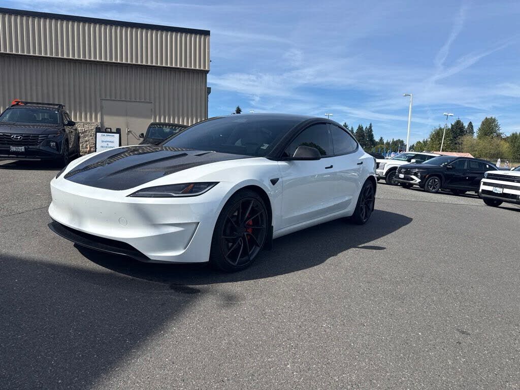 2025 TESLA Model 3