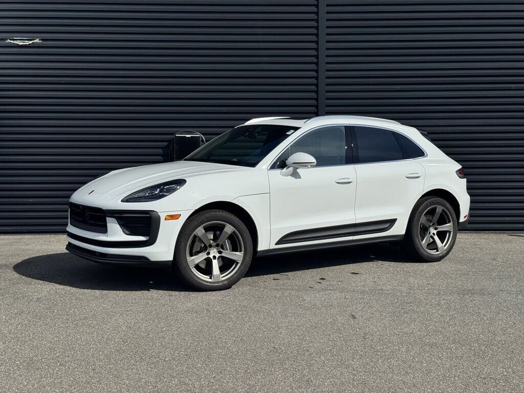 2023 PORSCHE Macan