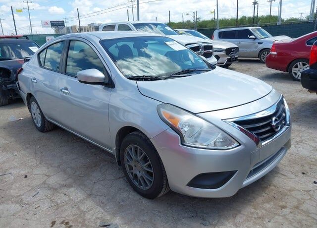 2017 NISSAN Versa