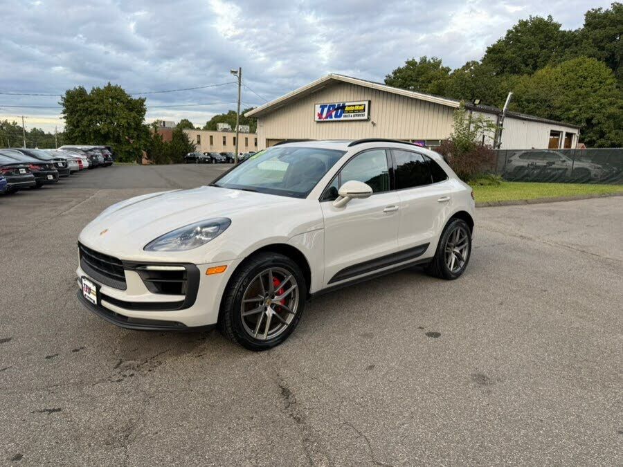 2022 PORSCHE Macan