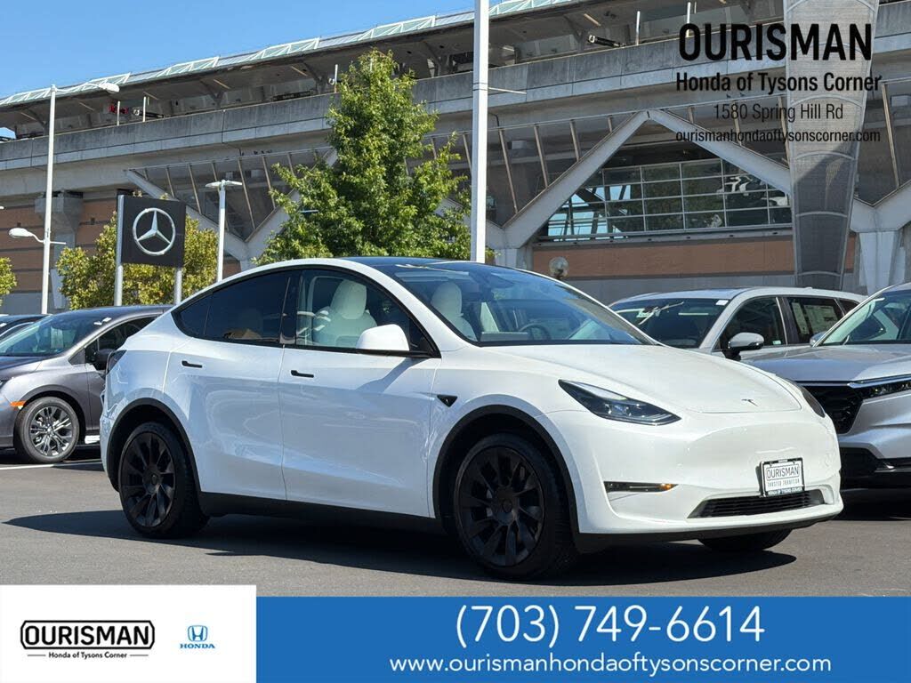 2024 TESLA Model Y