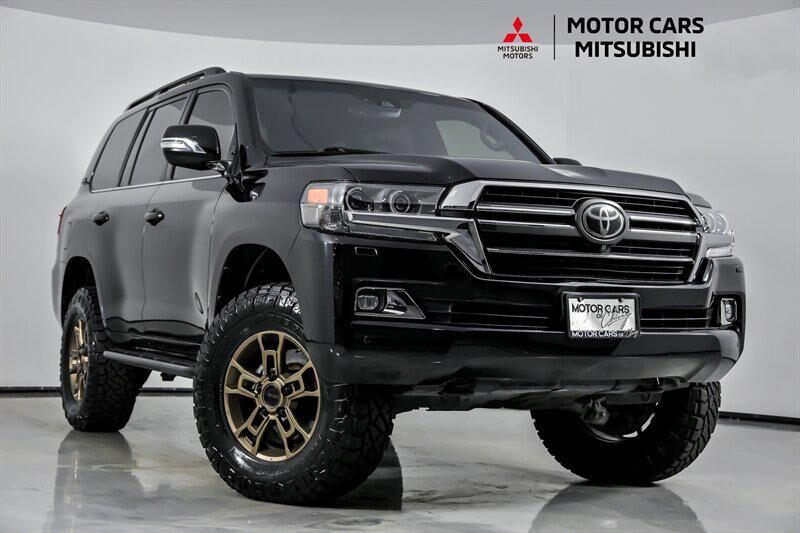 2020 TOYOTA Land Cruiser