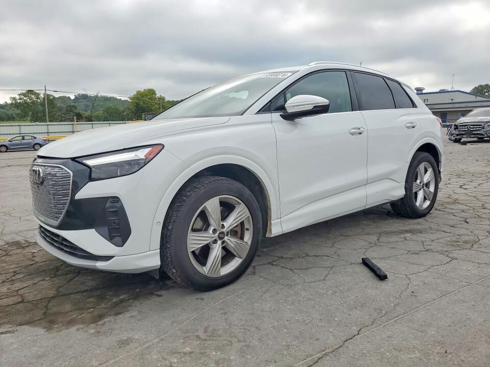 2022 AUDI Q4