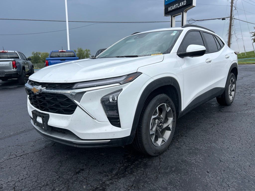 2025 CHEVROLET Trax