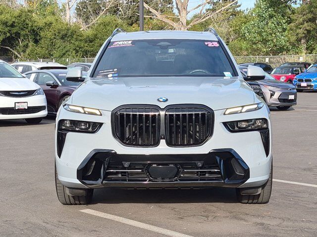 2025 BMW X7