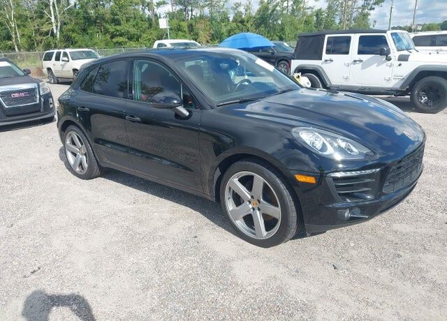 2018 PORSCHE Macan