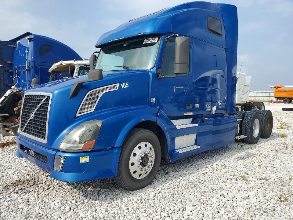 2013 VOLVO TRUCK VNL