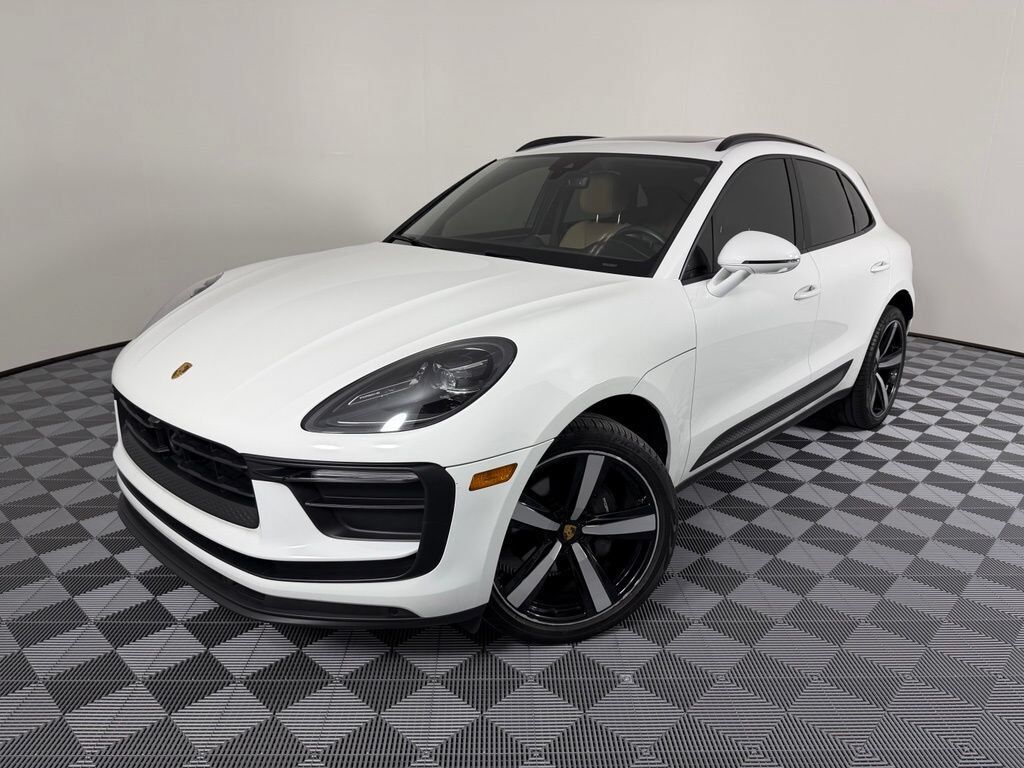 2024 PORSCHE Macan