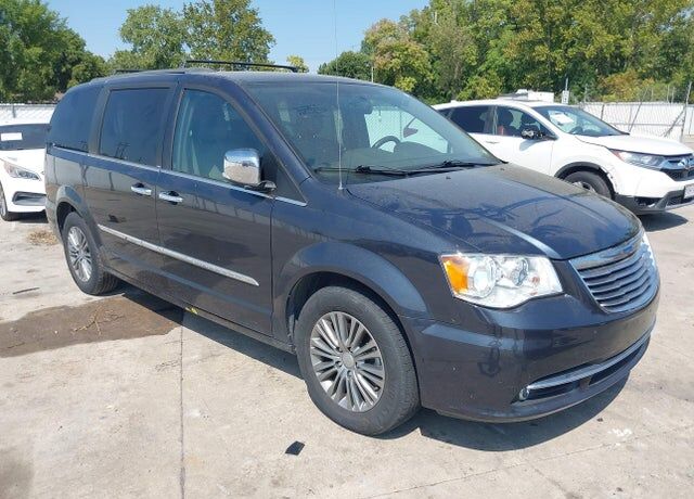 2014 CHRYSLER Town and Country