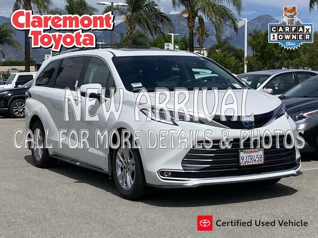 2024 TOYOTA Sienna