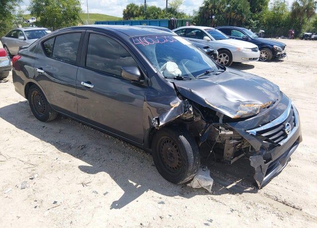 2015 NISSAN Versa