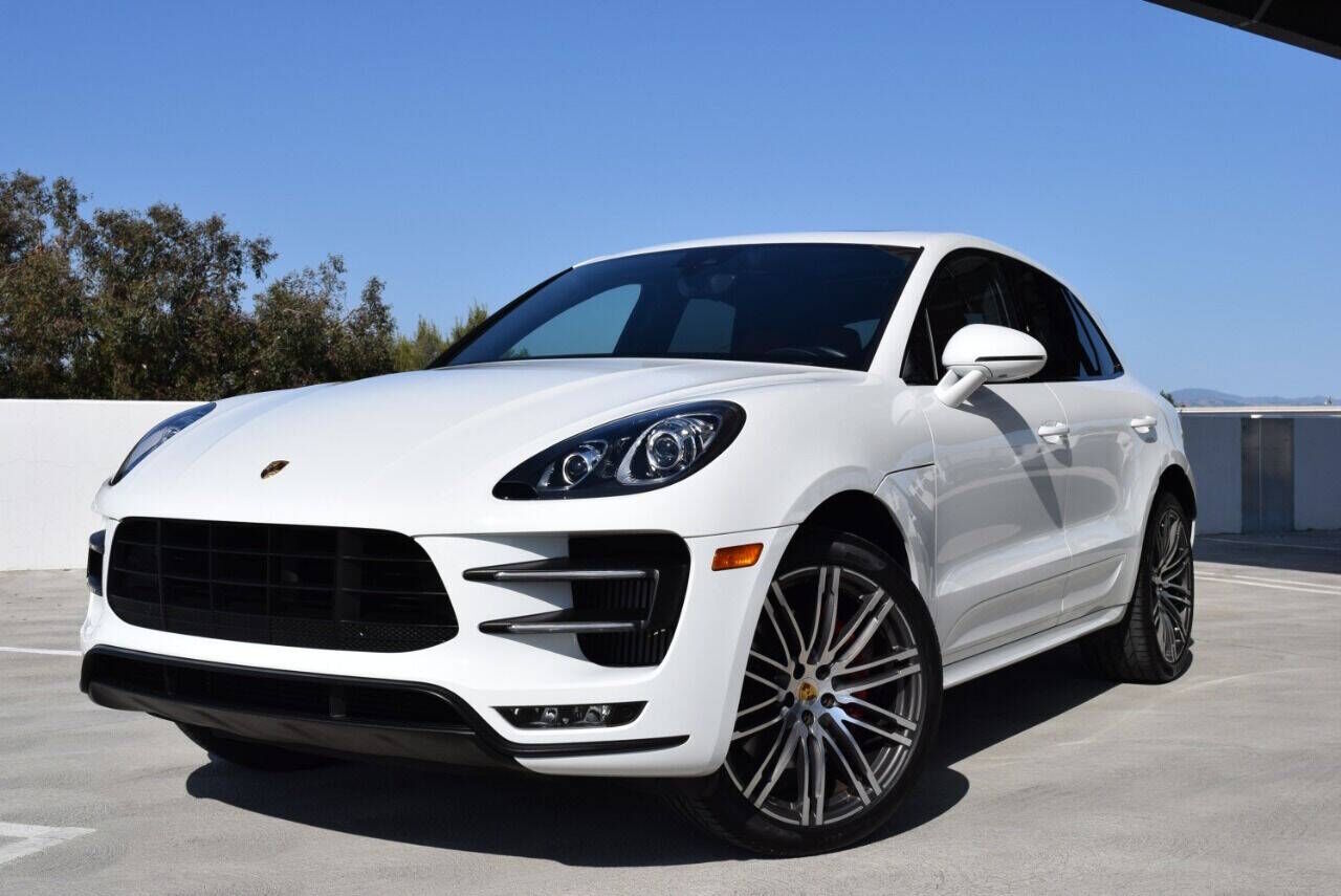 2017 PORSCHE Macan
