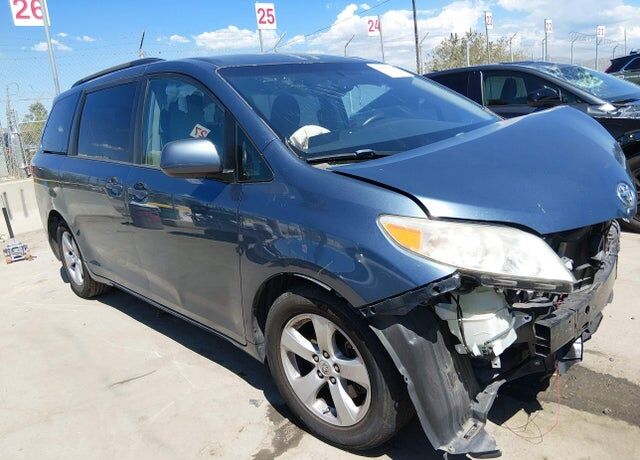 2015 TOYOTA Sienna