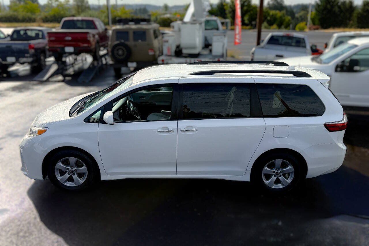 2019 TOYOTA Sienna