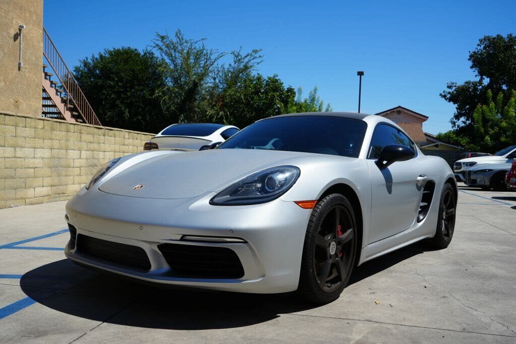2018 PORSCHE 718
