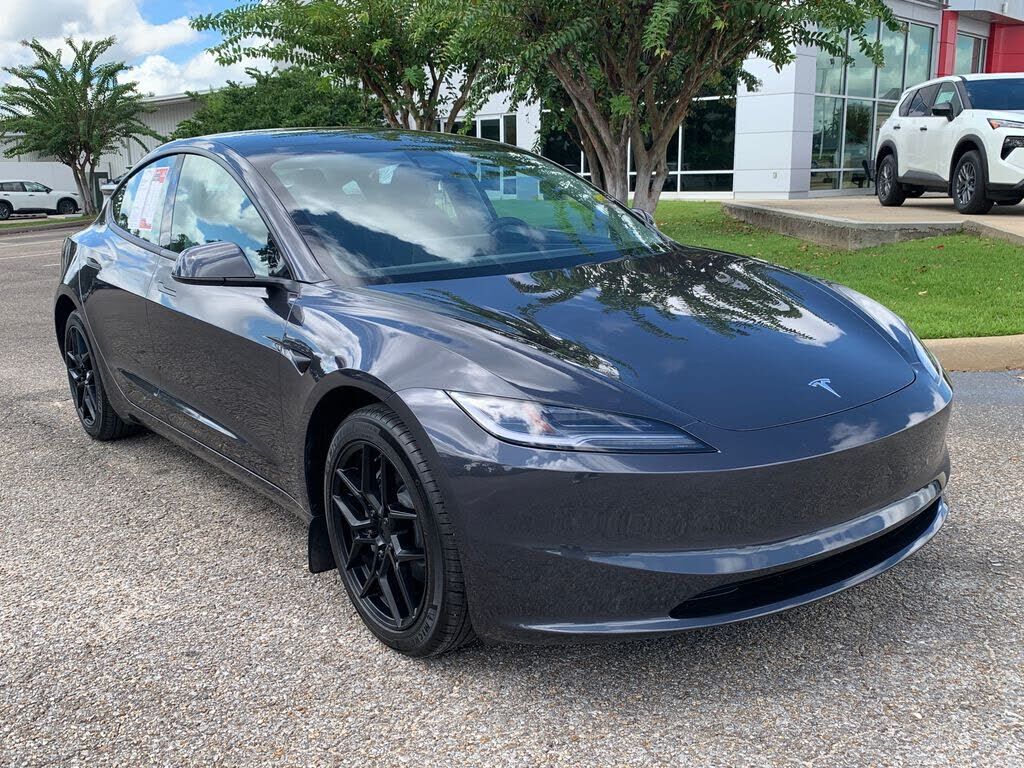 2025 TESLA Model 3