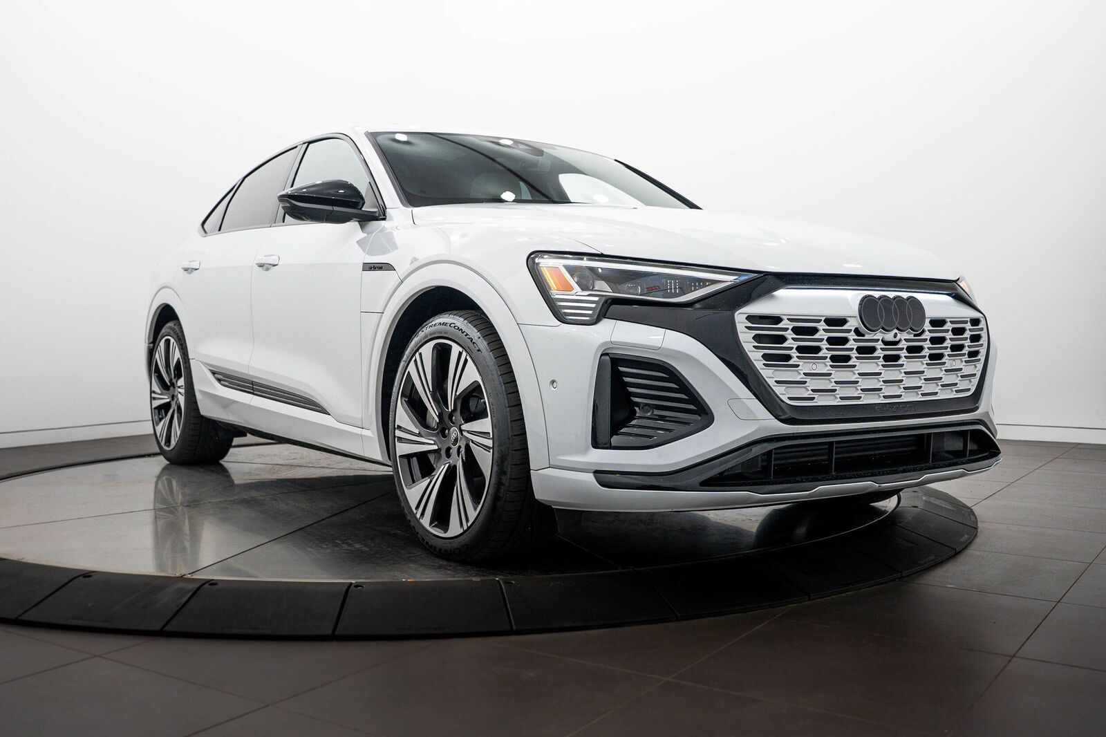 2024 AUDI Q8