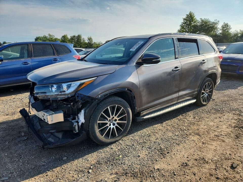 2017 TOYOTA Highlander