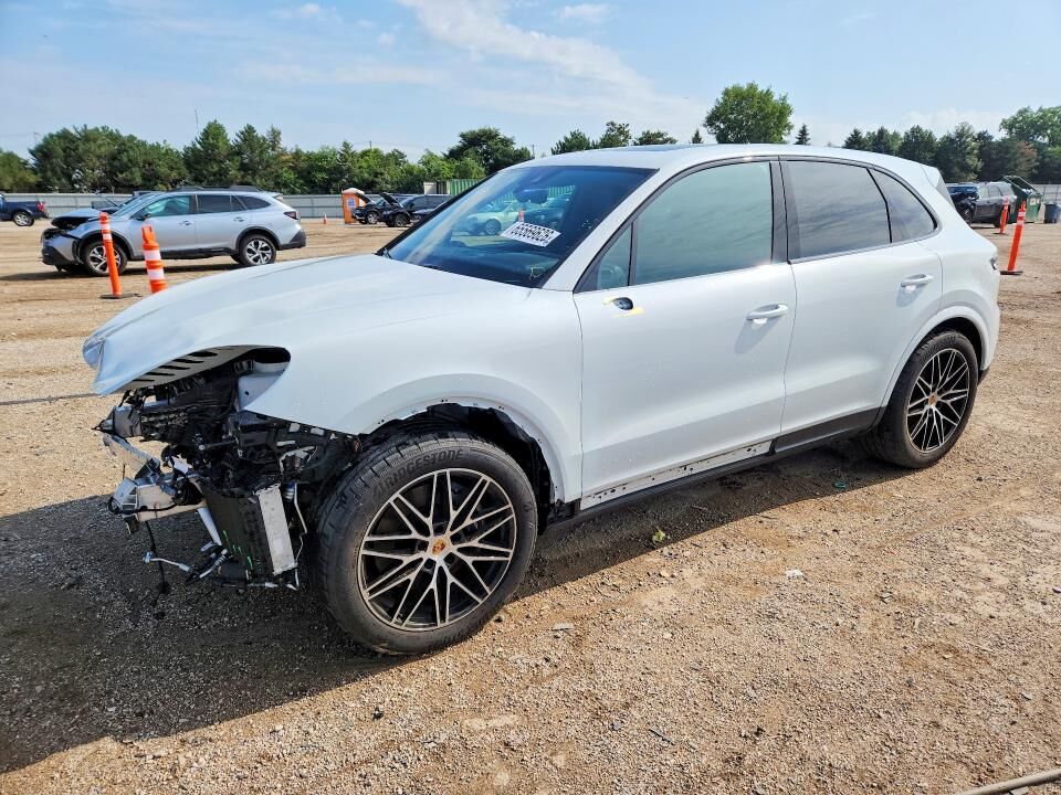 2024 PORSCHE Cayenne