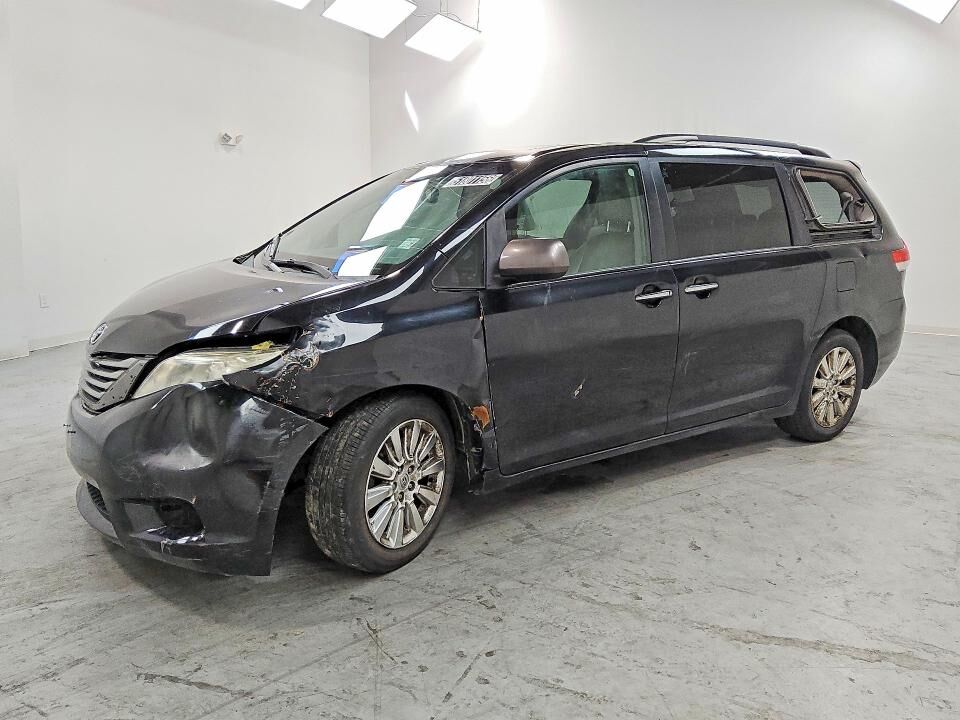 2014 TOYOTA Sienna