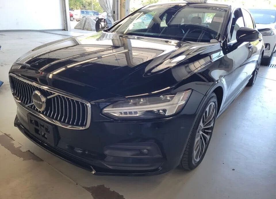 2022 VOLVO S90