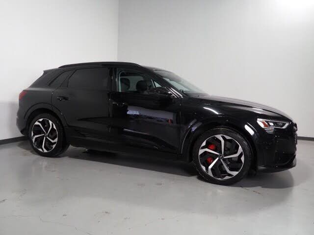 2024 AUDI Q8