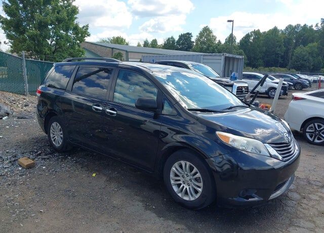 2014 TOYOTA Sienna