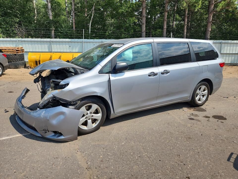 2016 TOYOTA Sienna