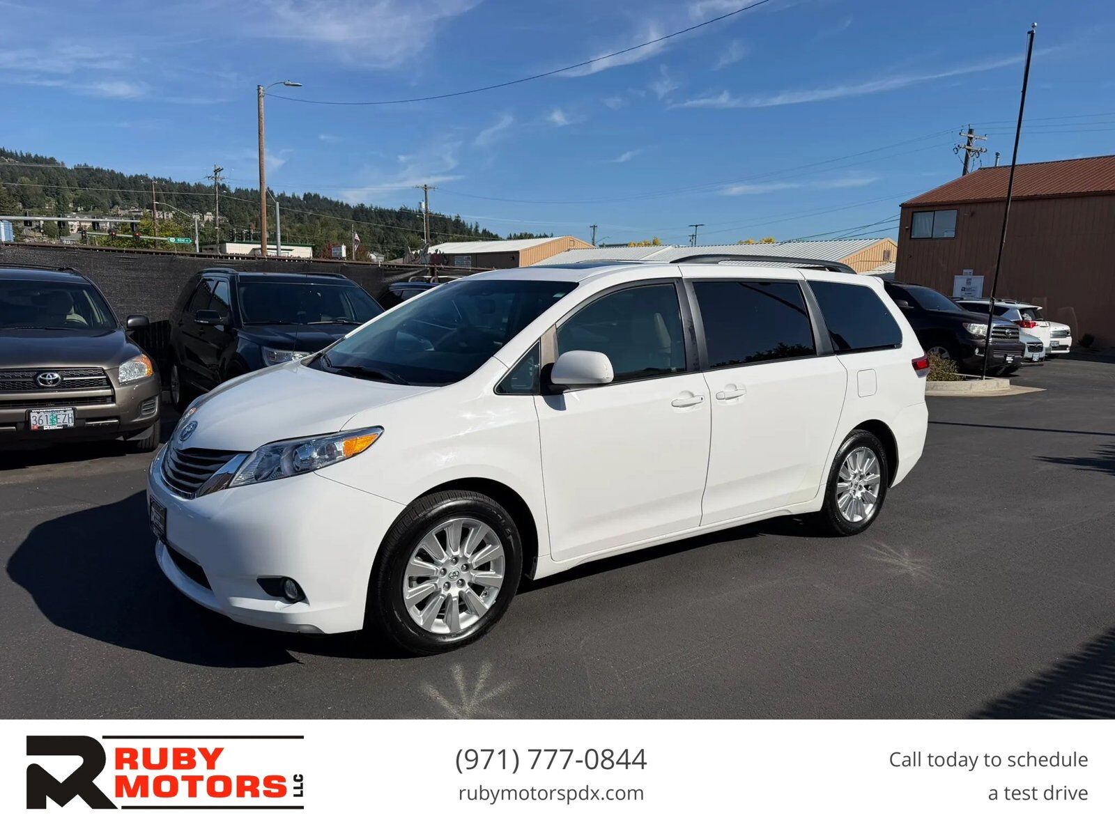 2011 TOYOTA Sienna