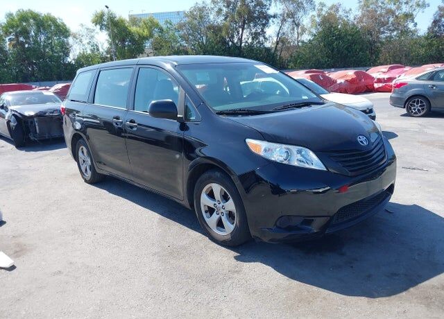 2017 TOYOTA Sienna