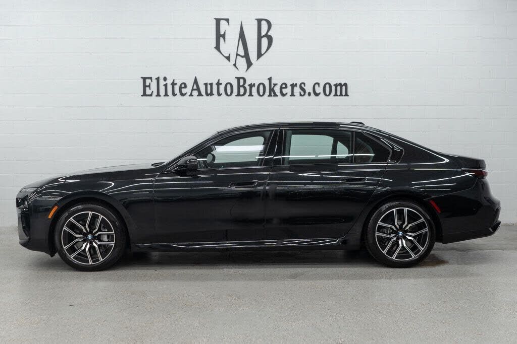 2023 BMW 760i