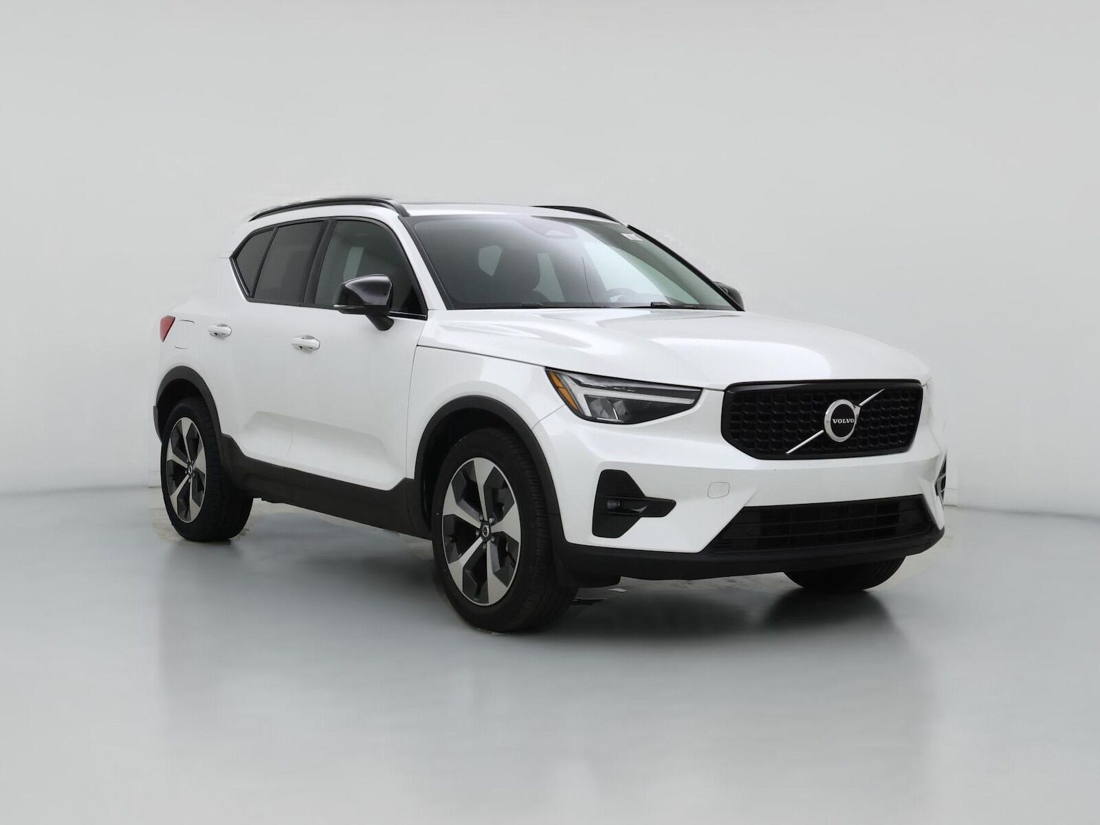 2023 VOLVO XC40