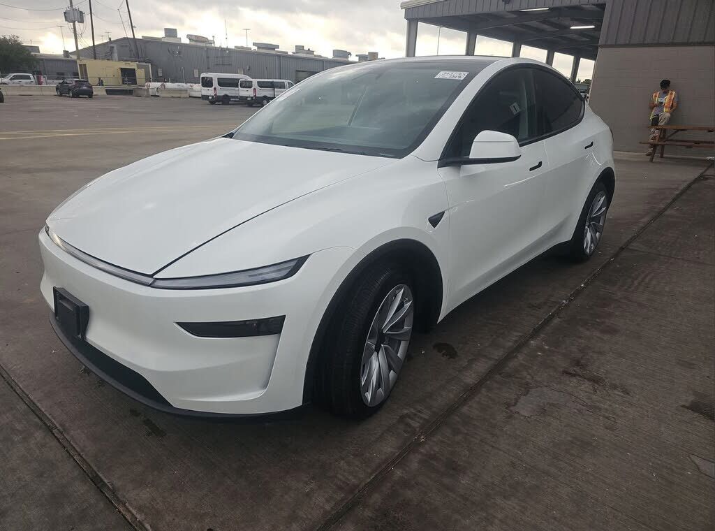 2026 TESLA Model Y
