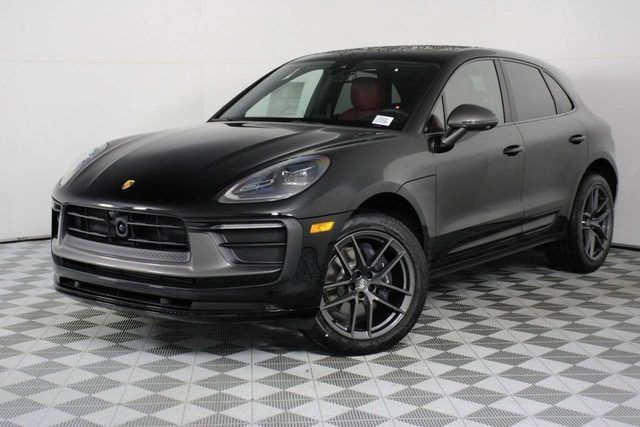 2026 PORSCHE Macan
