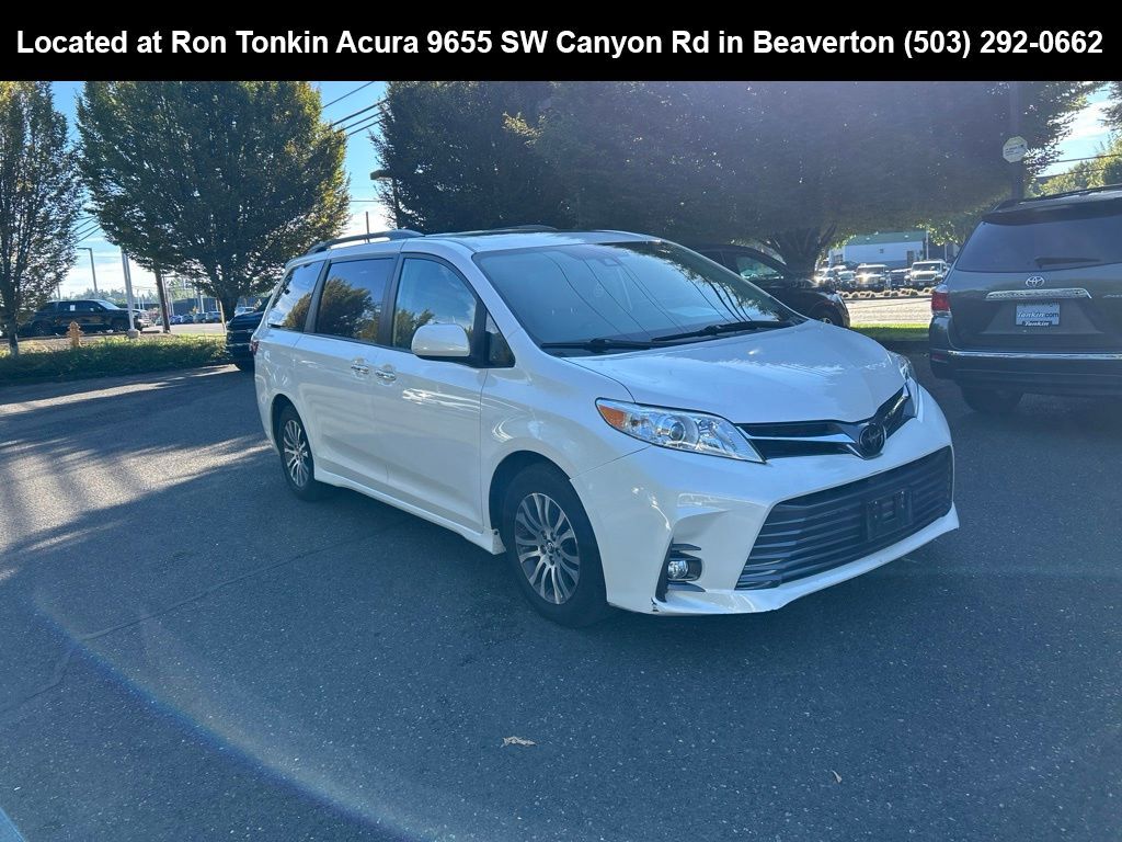 2019 TOYOTA Sienna