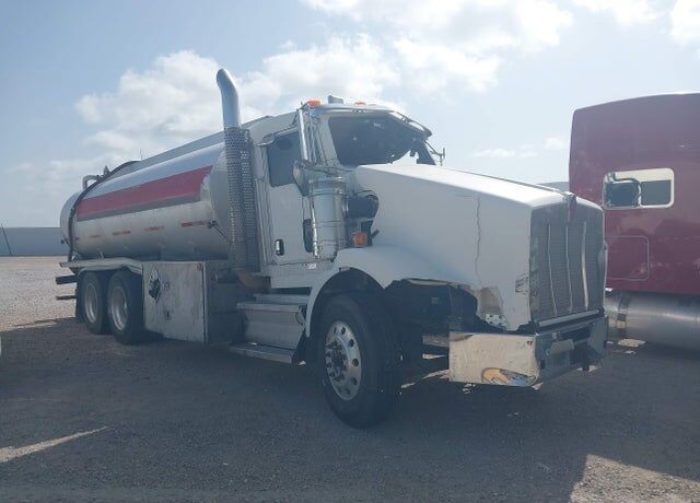 2009 KENWORTH T8 Series