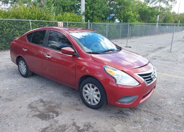 2017 NISSAN Versa
