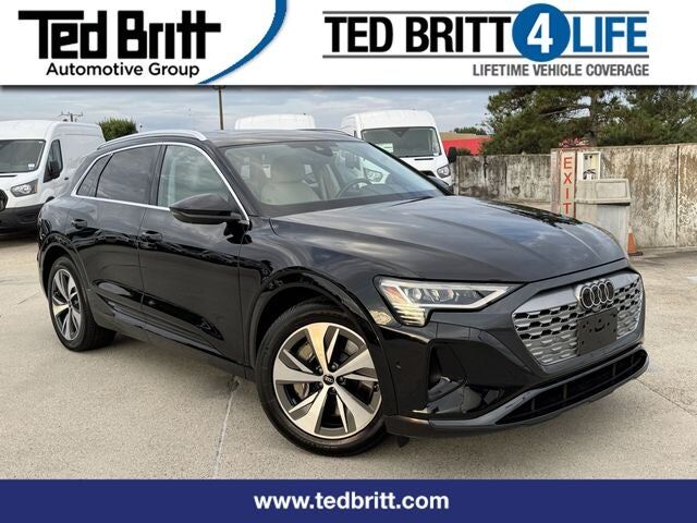 2024 AUDI Q8