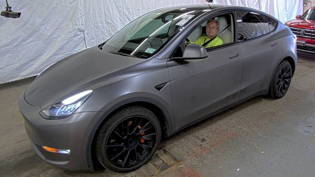 2021 TESLA Model Y