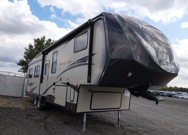 2015 FOREST RIVER Wildwood Laminated Towables