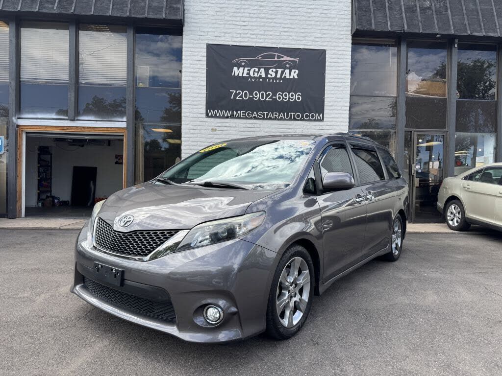 2013 TOYOTA Sienna
