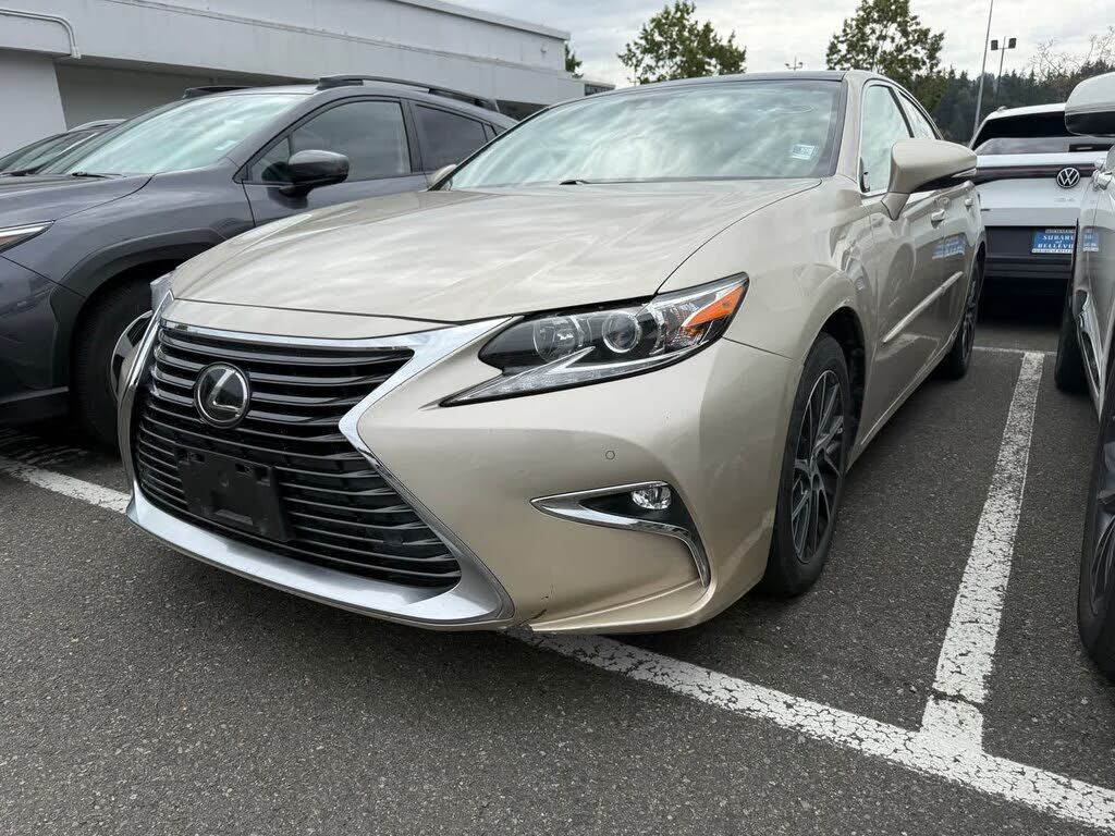 2017 LEXUS ES