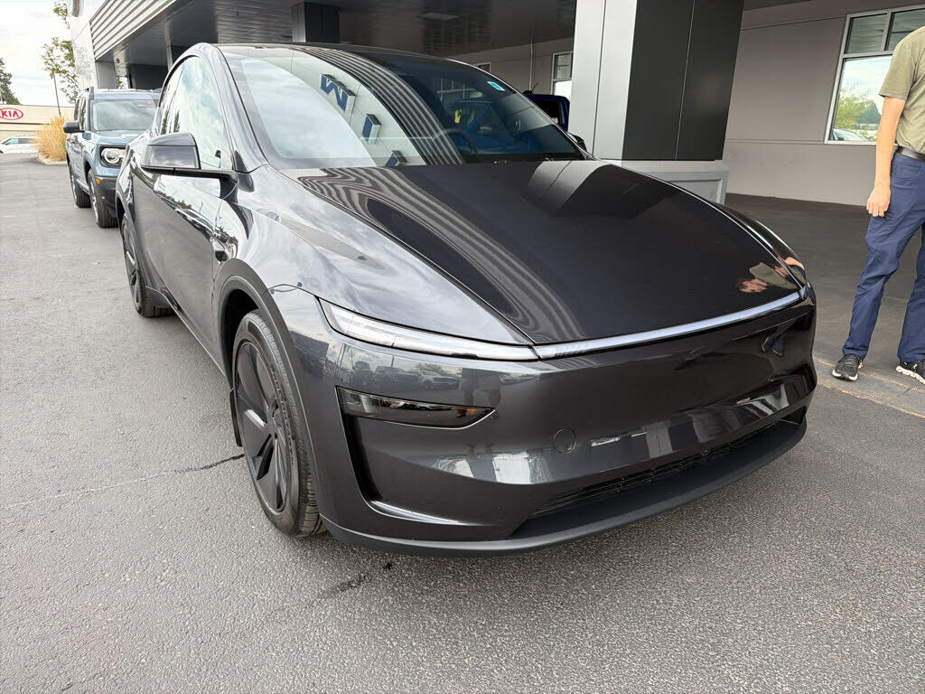 2026 TESLA Model Y