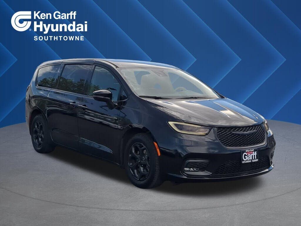 2022 CHRYSLER Pacifica